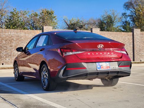 Used 2024 Hyundai Elantra SEL image 8