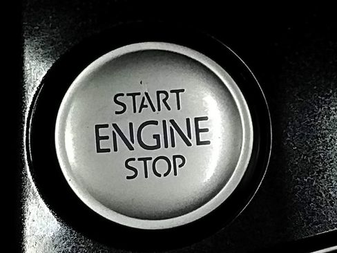 Used 2019 Volkswagen Tiguan SE w/ Panoramic Sunroof Package image 36