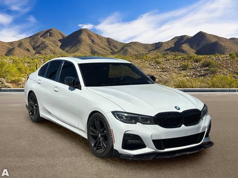 Used 2022 BMW 330i Sedan w/ M Sport Package RWD image 5