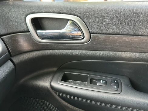 Used 2018 Jeep Grand Cherokee Laredo AWD/4WD image 38