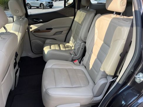 Used 2017 GMC Acadia Denali w/ Technology Package FWD image 10