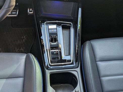 Used 2024 Volkswagen Golf R image 18