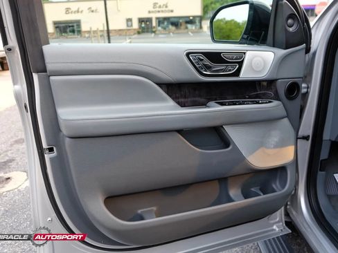 Used 2018 Lincoln Navigator Reserve w/ Technology Package AWD/4WD image 15
