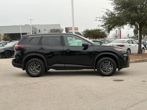 Certified 2025 Nissan Rogue S image 4