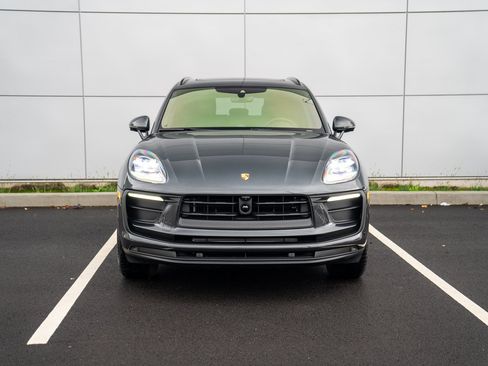 Certified 2026 Porsche Macan AWD/4WD image 6