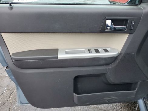 Used 2010 Mercury Mariner Premier image 19