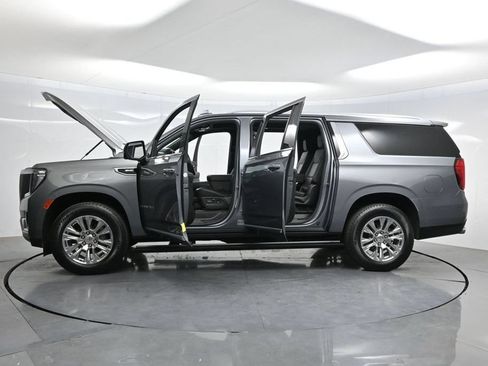 Used 2022 GMC Yukon XL Denali AWD/4WD image 53