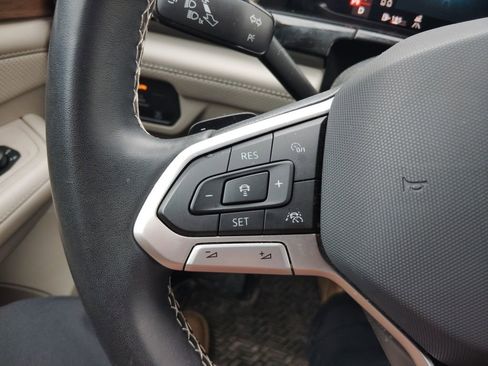 Used 2024 Volkswagen Atlas SE image 16