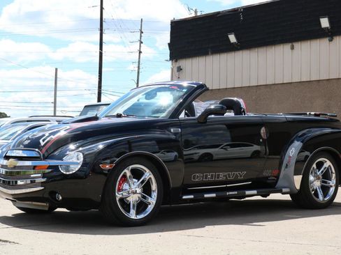 Used 2004 Chevrolet SSR w/ Preferred Equipment Group RWD image 67