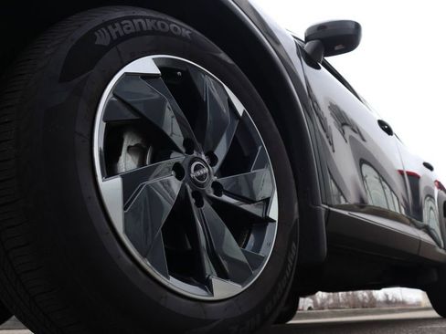 Certified 2025 Nissan Rogue SV AWD/4WD image 11