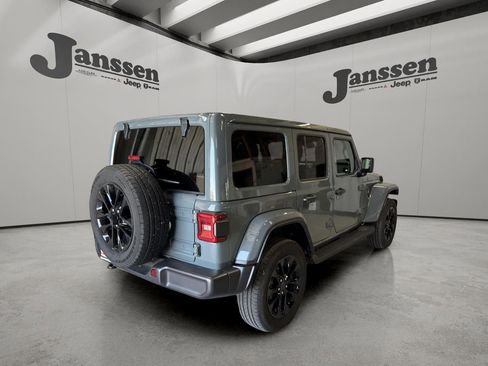 Used 2025 Jeep Wrangler Unlimited Sahara AWD/4WD image 4