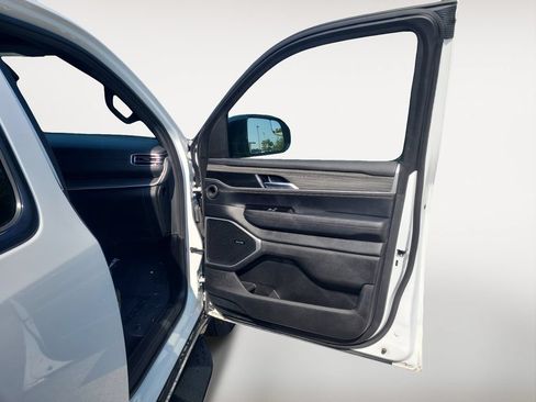 Used 2024 Jeep Wagoneer Series II w/ Flexible Seating Group RWD image 25