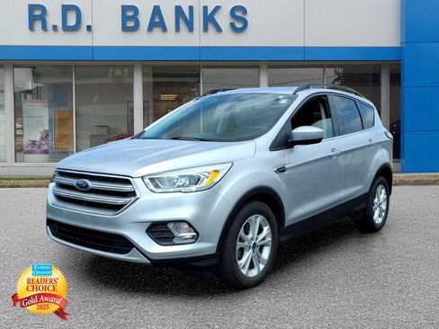 Used 2017 Ford Escape SE w/ Equipment Group 201A FWD image 1