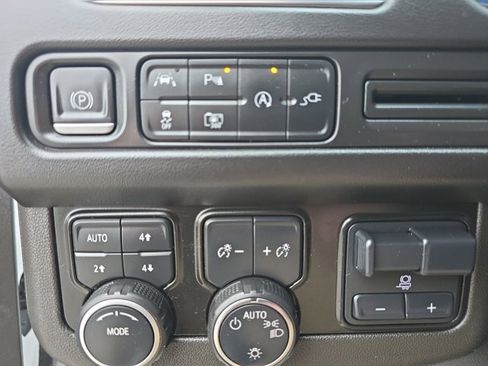 Used 2022 Chevrolet Suburban RST w/ Luxury Package image 30