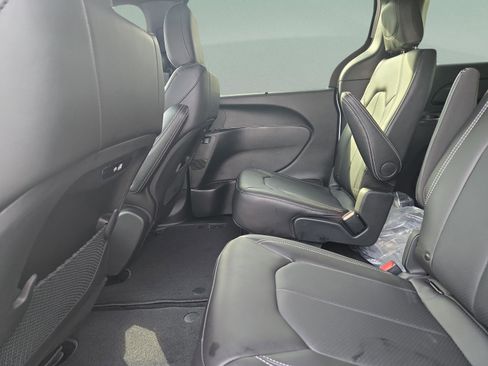 New 2026 Chrysler Pacifica Select image 21