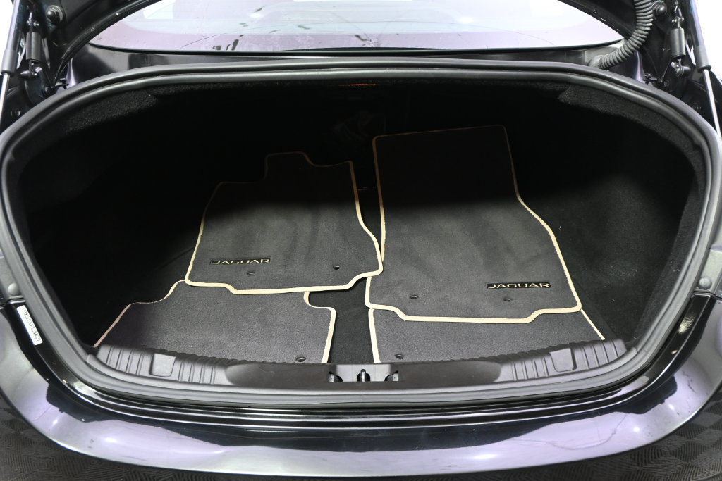 Used 2014 Jaguar XF Supercharged RWD image 19