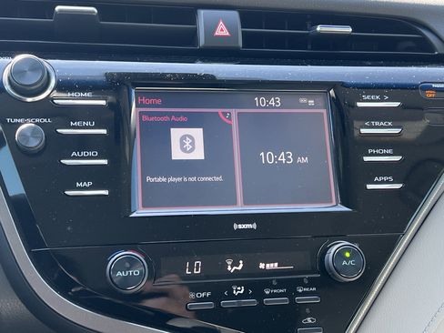 Used 2020 Toyota Camry SE image 25