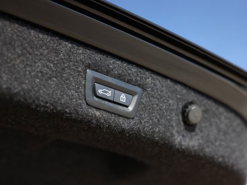 Used 2019 BMW M550i xDrive image 53