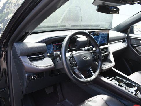 Used 2025 Ford Explorer Platinum w/ LUX Leather Package AWD/4WD image 14
