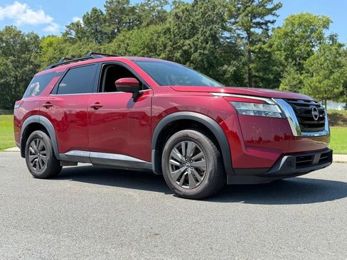 Used 2022 Nissan Pathfinder SV FWD image 1