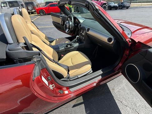 Used 2009 MAZDA MX-5 Miata Grand Touring w/ Premium Pkg RWD image 27