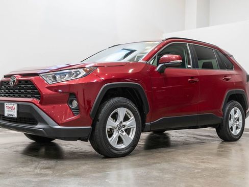 Used 2019 Toyota RAV4 XLE w/ Convenience Package AWD/4WD image 3