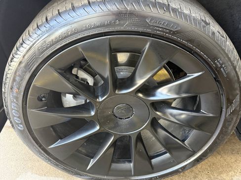Used 2021 Tesla Model Y Long Range AWD/4WD image 31