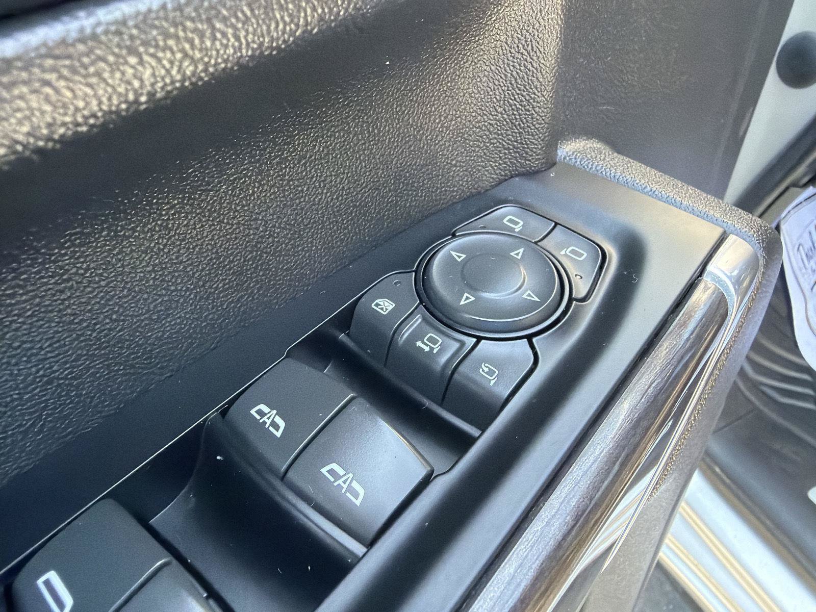Used 2020 Chevrolet Silverado 2500 LTZ AWD/4WD image 17