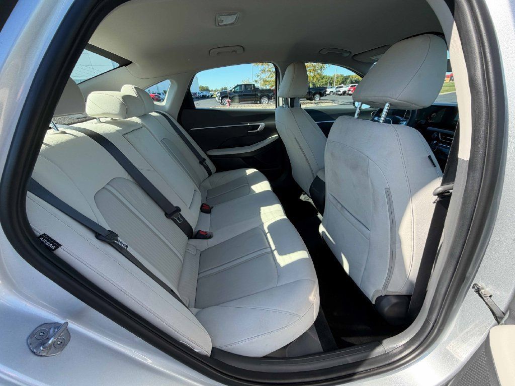 Used 2024 Nissan Altima 2.5 SV FWD image 24