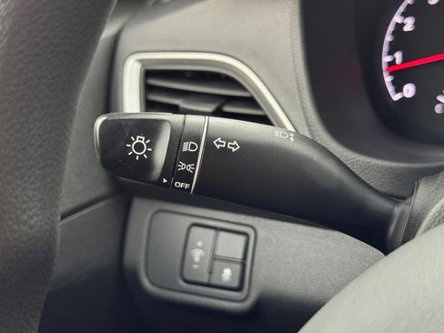 Used 2022 Hyundai Accent SE FWD image 38