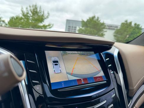 Used 2018 Cadillac Escalade Platinum AWD/4WD image 32