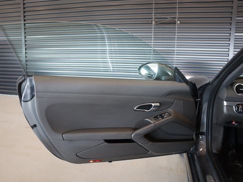 Certified 2018 Porsche 718 Cayman RWD image 23