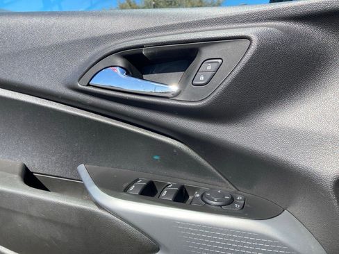 Used 2025 Chevrolet Trax RS w/ Sunroof Package image 13