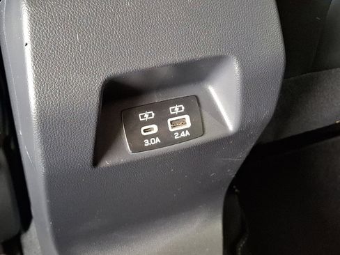 Used 2024 Subaru Crosstrek 2.0i Premium image 12