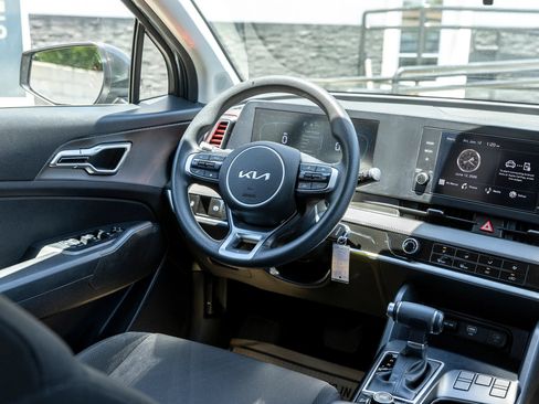 Used 2025 Kia Sportage LX FWD image 26