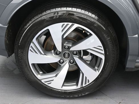 Used 2025 Audi Q6 e-tron Premium Plus w/ Premium Plus AWD/4WD image 38