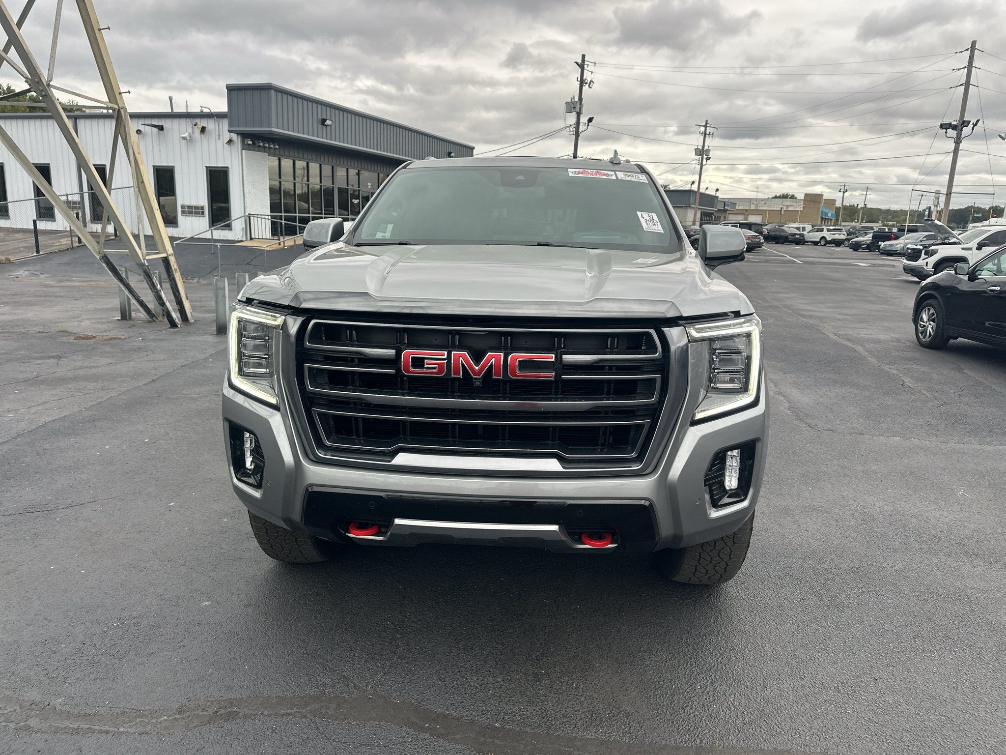 Used 2023 GMC Yukon AT4 w/ Technology Package AWD/4WD image 2