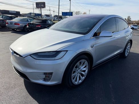 Used 2018 Tesla Model X 75D image 7