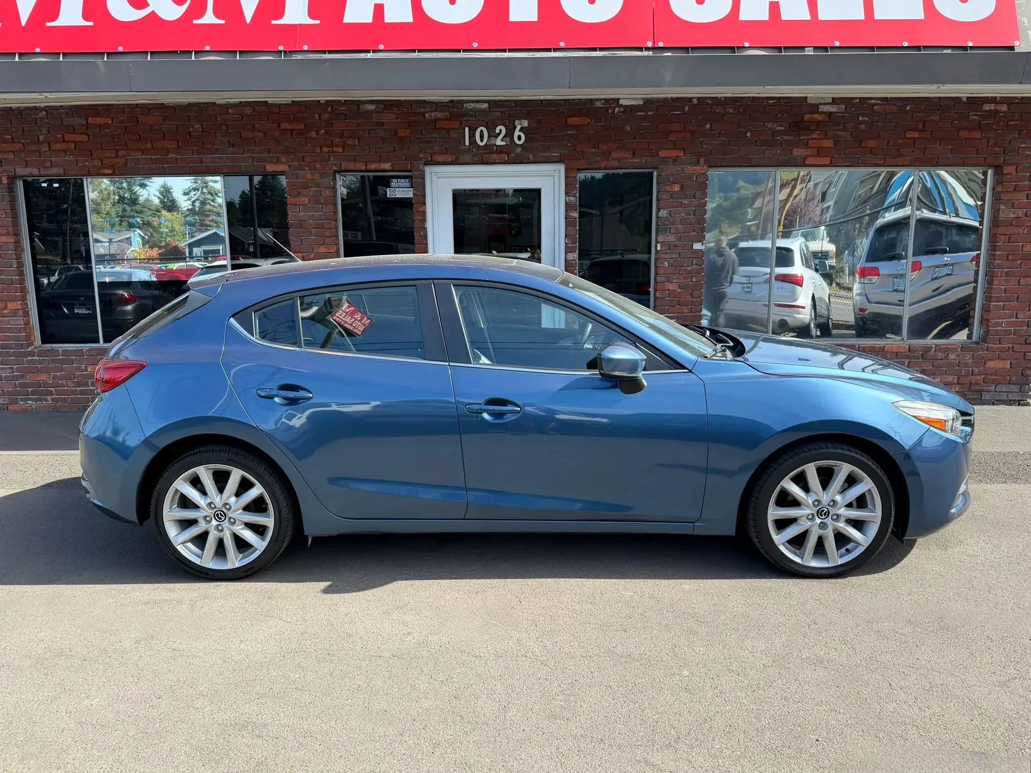 Used 2017 MAZDA MAZDA3 Touring FWD image 2
