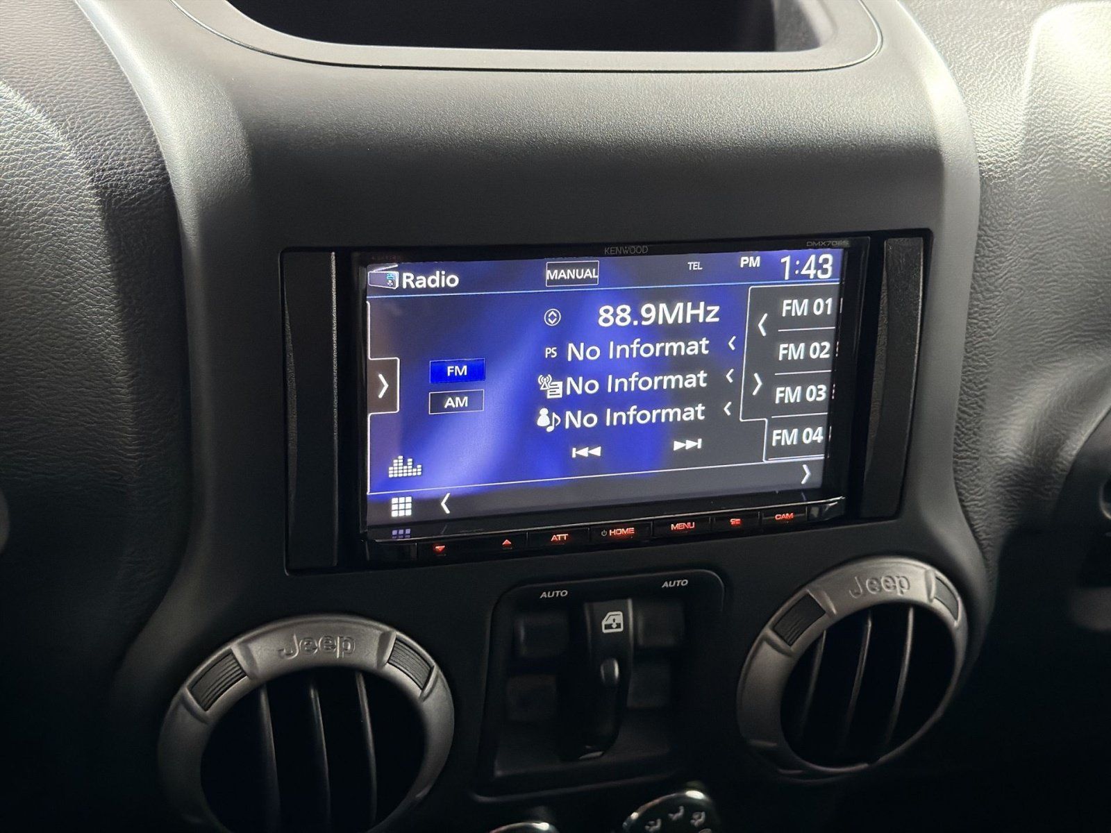 Used 2018 Jeep Wrangler Unlimited Sport S AWD/4WD image 18