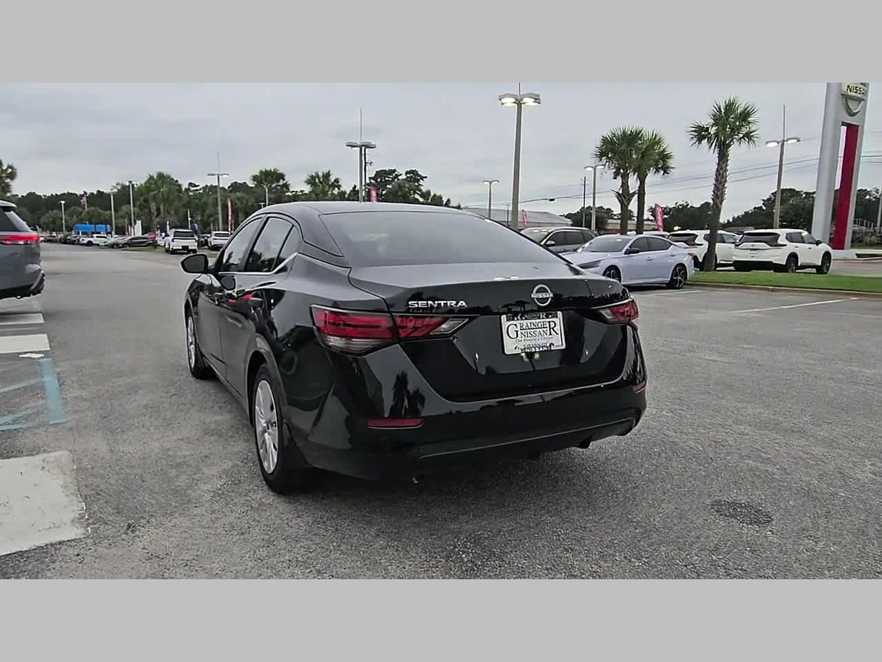 Used 2025 Nissan Sentra S FWD image 34