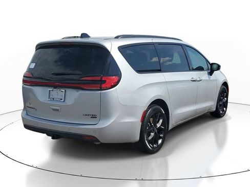 New 2026 Chrysler Pacifica Limited w/ S Appearance Package AWD/4WD image 4