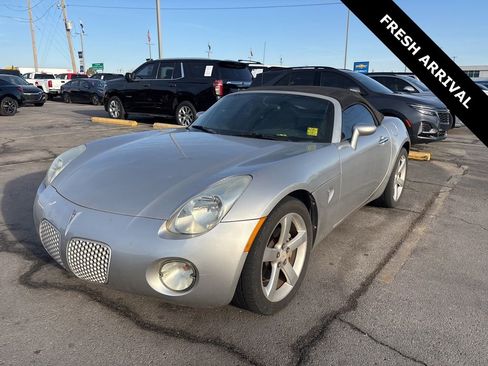 Used 2007 Pontiac Solstice Base image 4