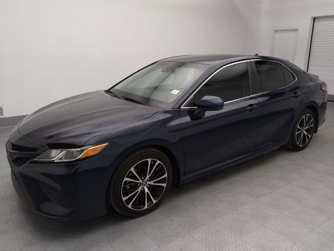 Used 2019 Toyota Camry SE FWD image 2