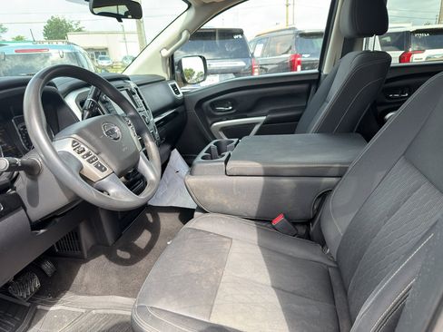Used 2019 Nissan Titan SV AWD/4WD image 29