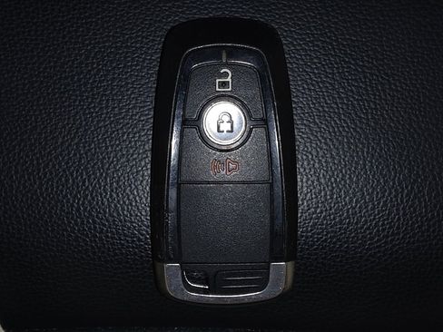 Used 2024 Ford Edge SEL image 32