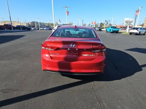 Used 2017 Hyundai Elantra Limited w/ Limited Tech Package 08 FWD image 4