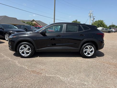 New 2026 Chevrolet Trax LS w/ LS Convenience Package FWD image 2