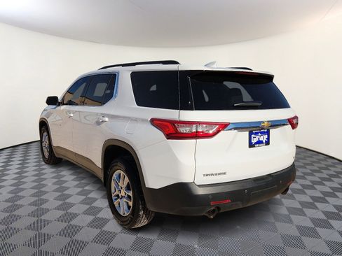 Used 2020 Chevrolet Traverse LT image 3
