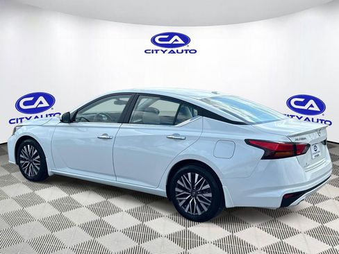 Used 2023 Nissan Altima 2.5 SV w/ SV Premium Package image 6